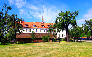 Tłumy zwiedzają zabytkowe Gimnazjum Elbląskie. Obiekt był siedzibą pierwszej polskiej szkoły średniej